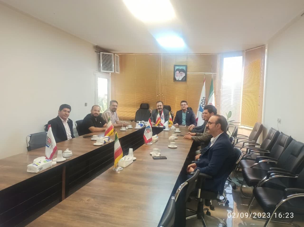 جلسه هیئت مدیره انجمن آسانسور و تعدادی از اعضا ی استان با رئیس اتحادیه کشوری آسانسور 